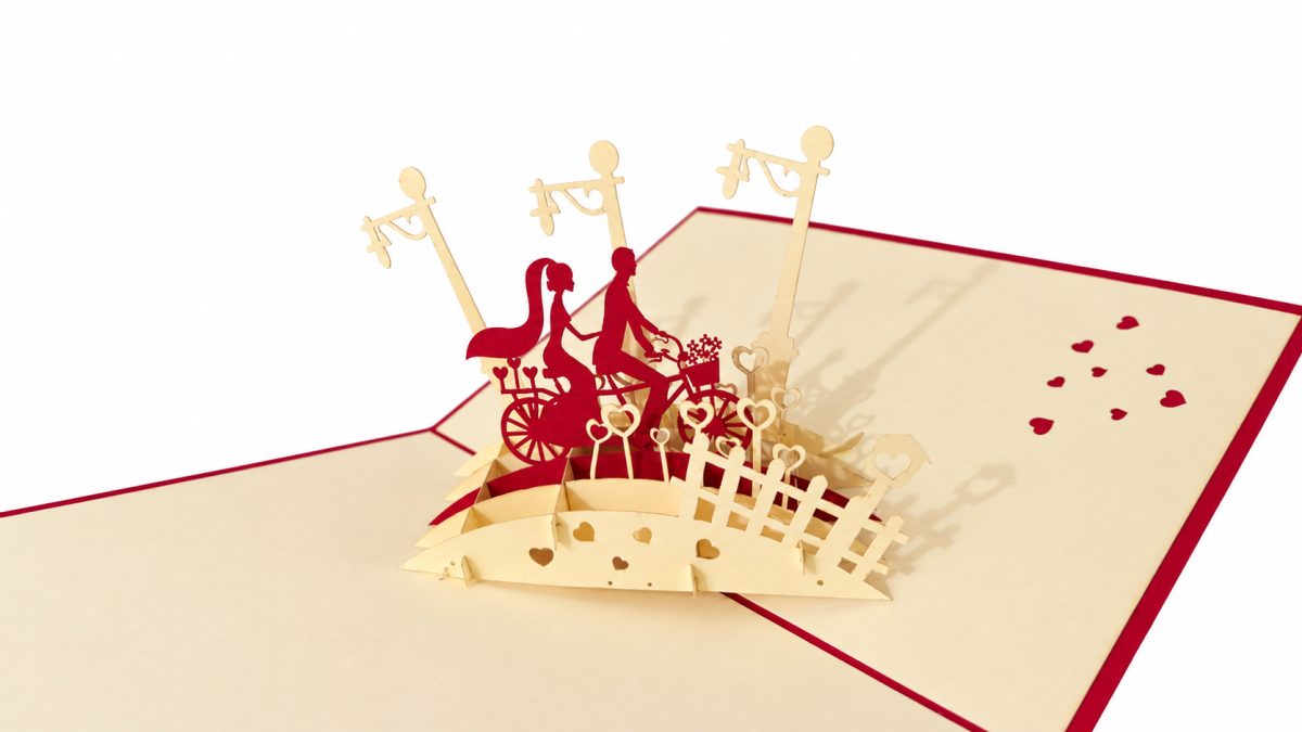 Hääpari tandempyörällä 3D pop-up-hääkortti – onnittelut hääpäivään
